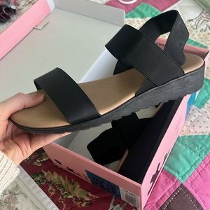 Pretty black sandals from kenzie